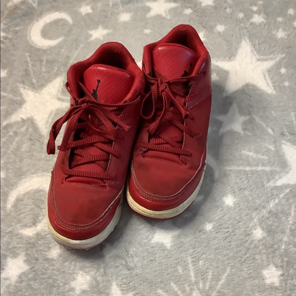 Um red shoes